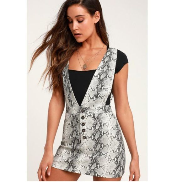 NWT Honey Punch Deep-V Snakeskin Pinafore Dress Size S - Picture 2 of 8